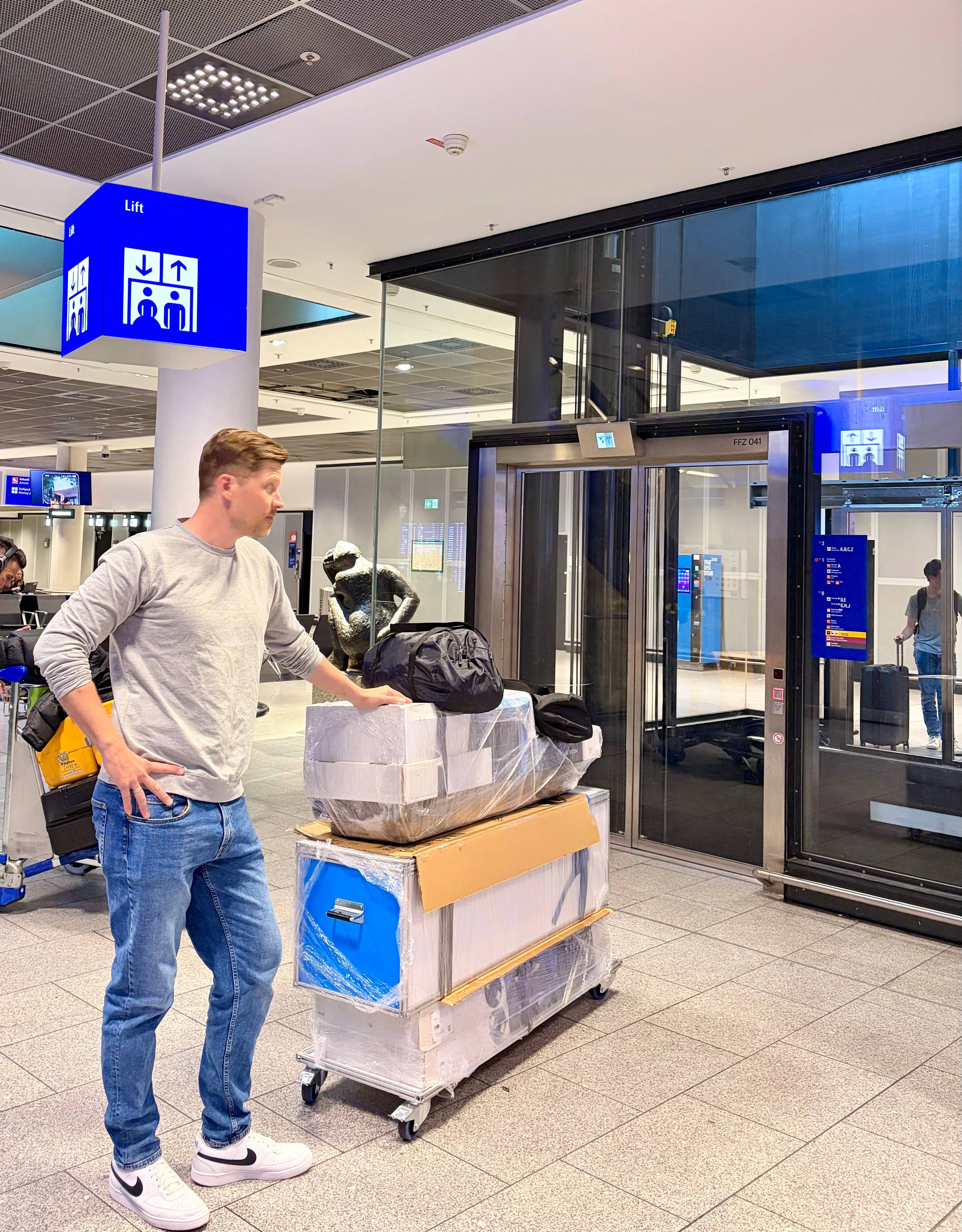Exhibition booth transport with the Luggage 3x XXL bags with 120kg