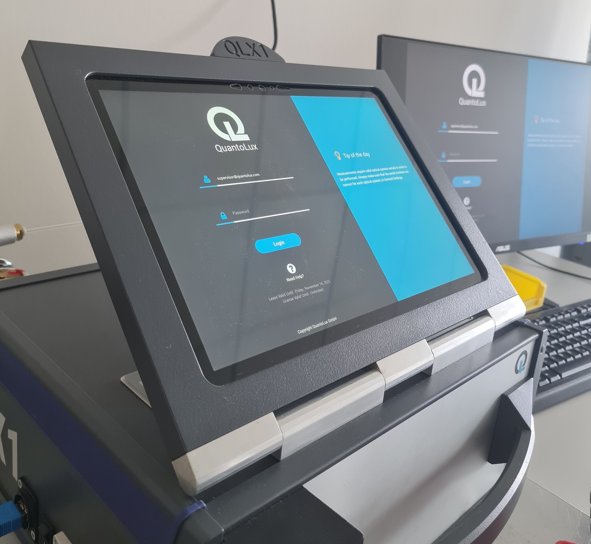 QLX1 Screen