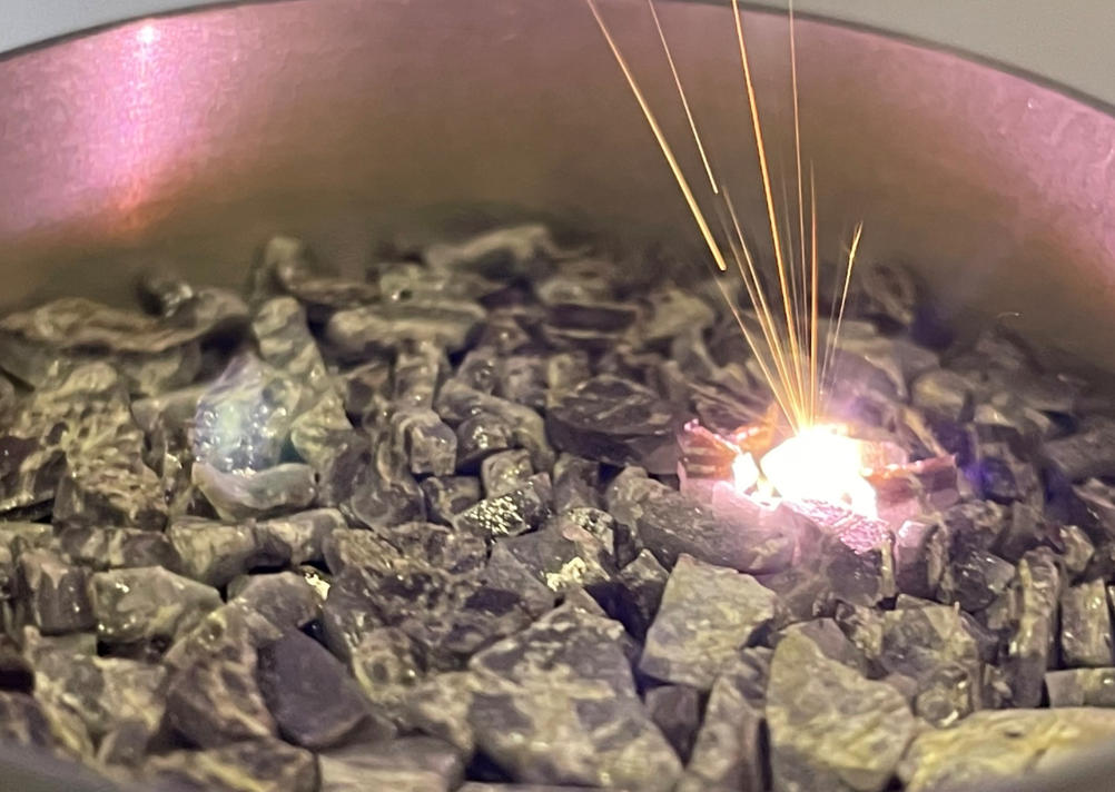 Schlackenprobe während Messung